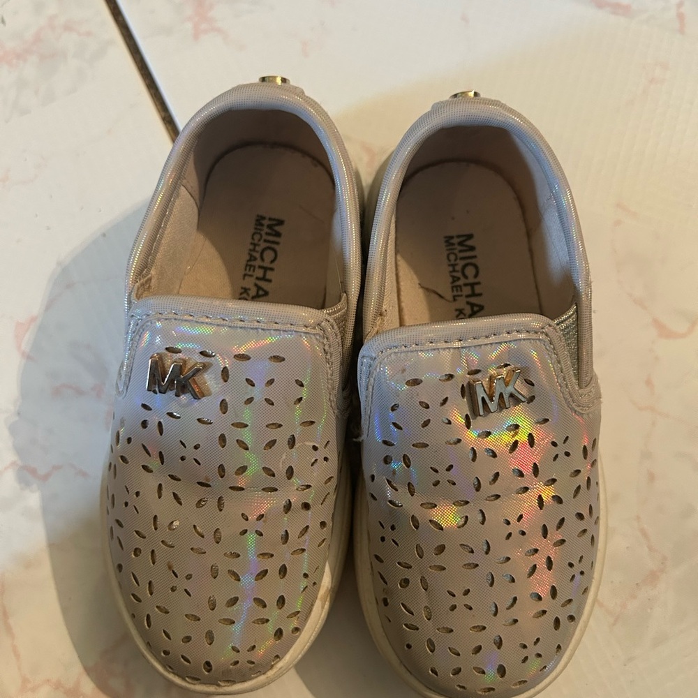 Michael Kors Kids Iridescent Perforated Slip-On Sneakers - Beige
